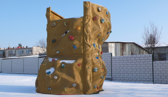 Dr. Joklík primary school  - sports facility; Investment: 853 412 EUR (Source: Office of the Regional Council South-East)